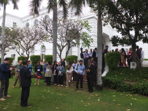 Delegates outside Maiden's Hotel, Civil Lines, Delhi